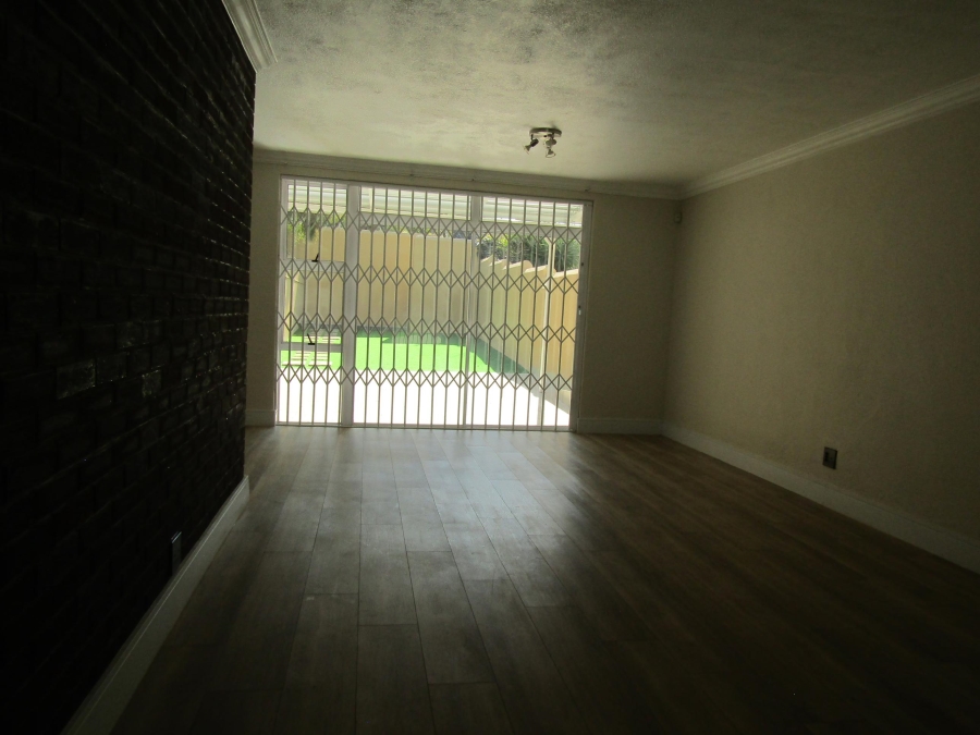 To Let 3 Bedroom Property for Rent in Mondeor Gauteng