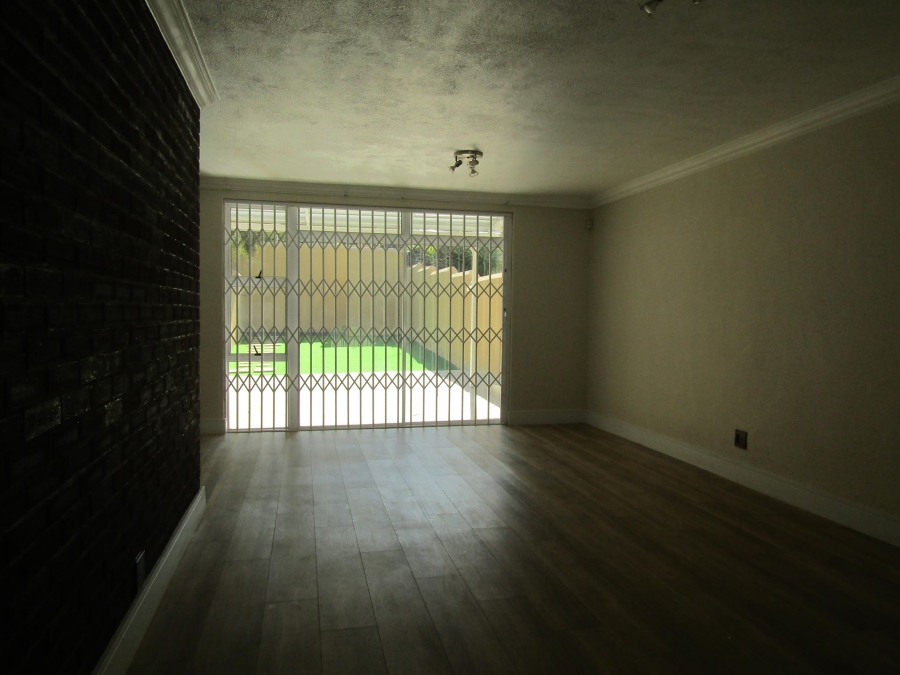 To Let 3 Bedroom Property for Rent in Mondeor Gauteng