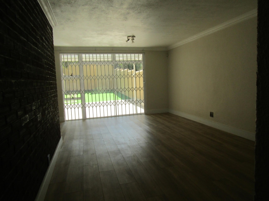 To Let 3 Bedroom Property for Rent in Mondeor Gauteng