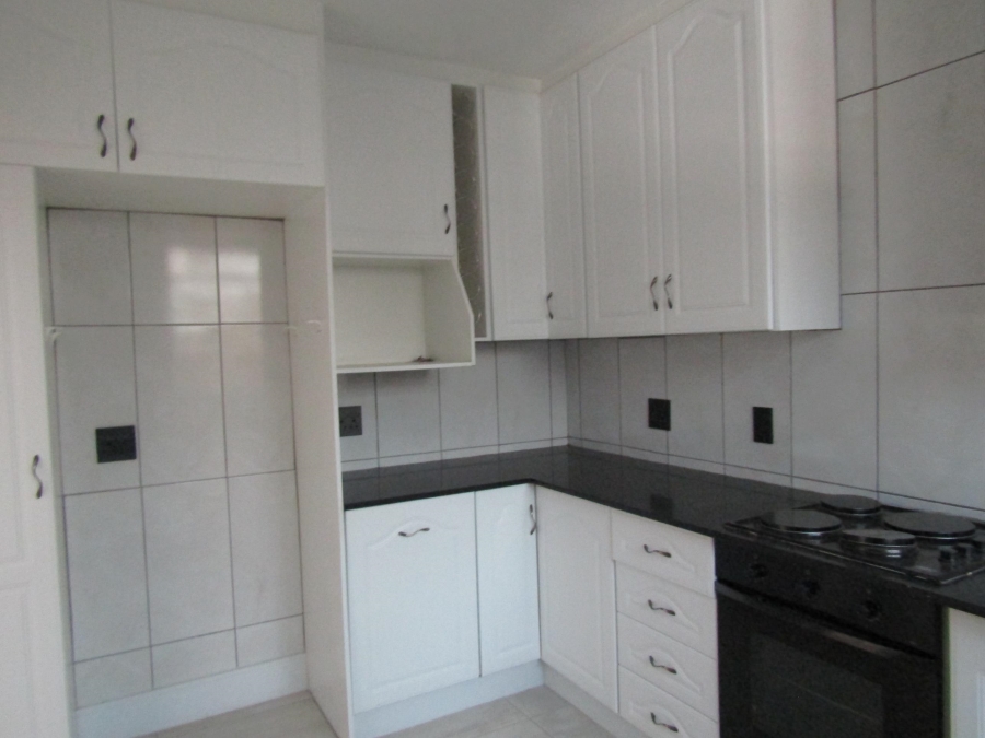 To Let 3 Bedroom Property for Rent in Mondeor Gauteng
