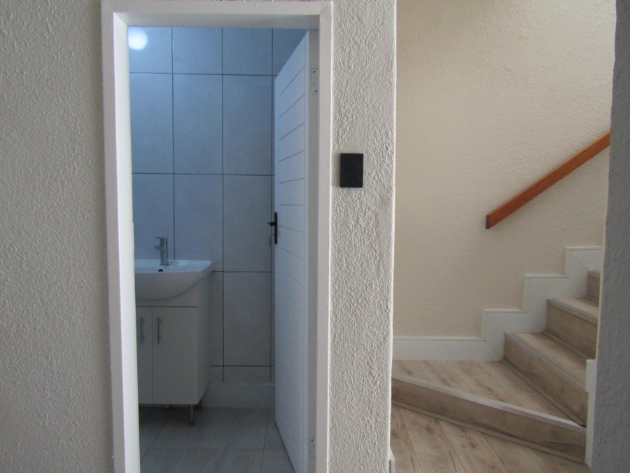 To Let 3 Bedroom Property for Rent in Mondeor Gauteng