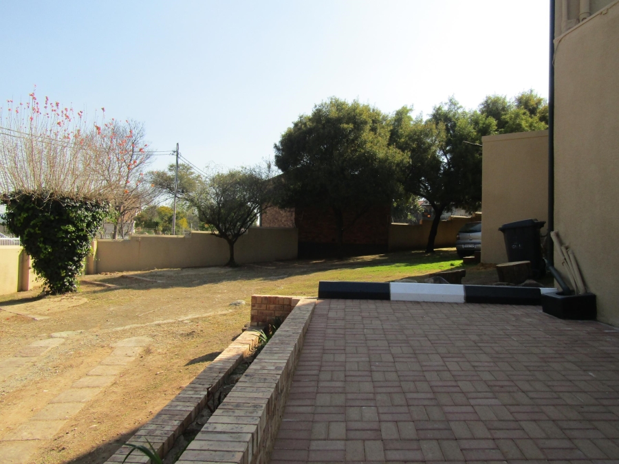 To Let 3 Bedroom Property for Rent in Mondeor Gauteng