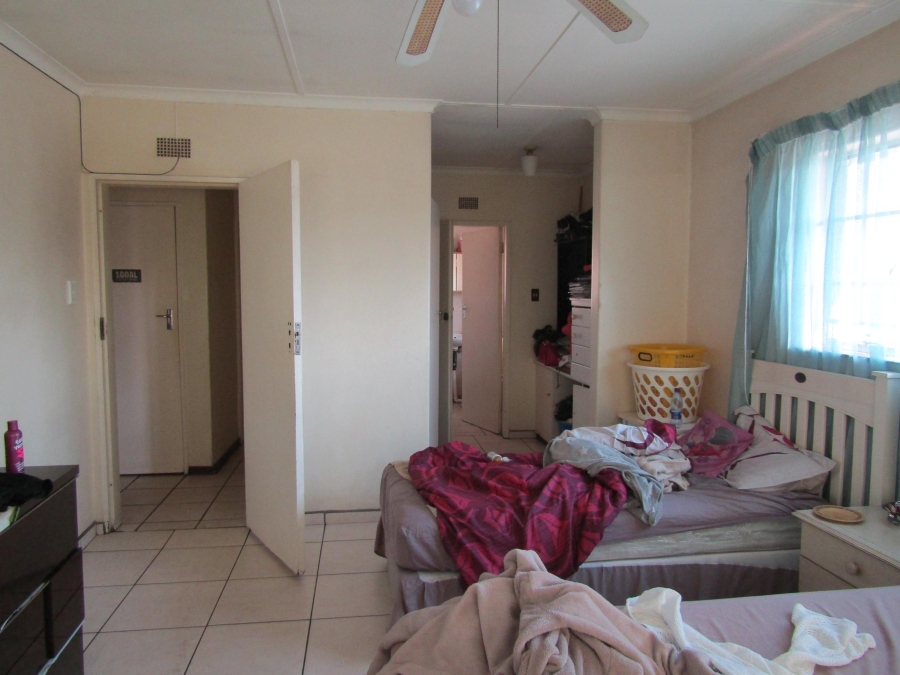 2 Bedroom Property for Sale in Windsor East Gauteng
