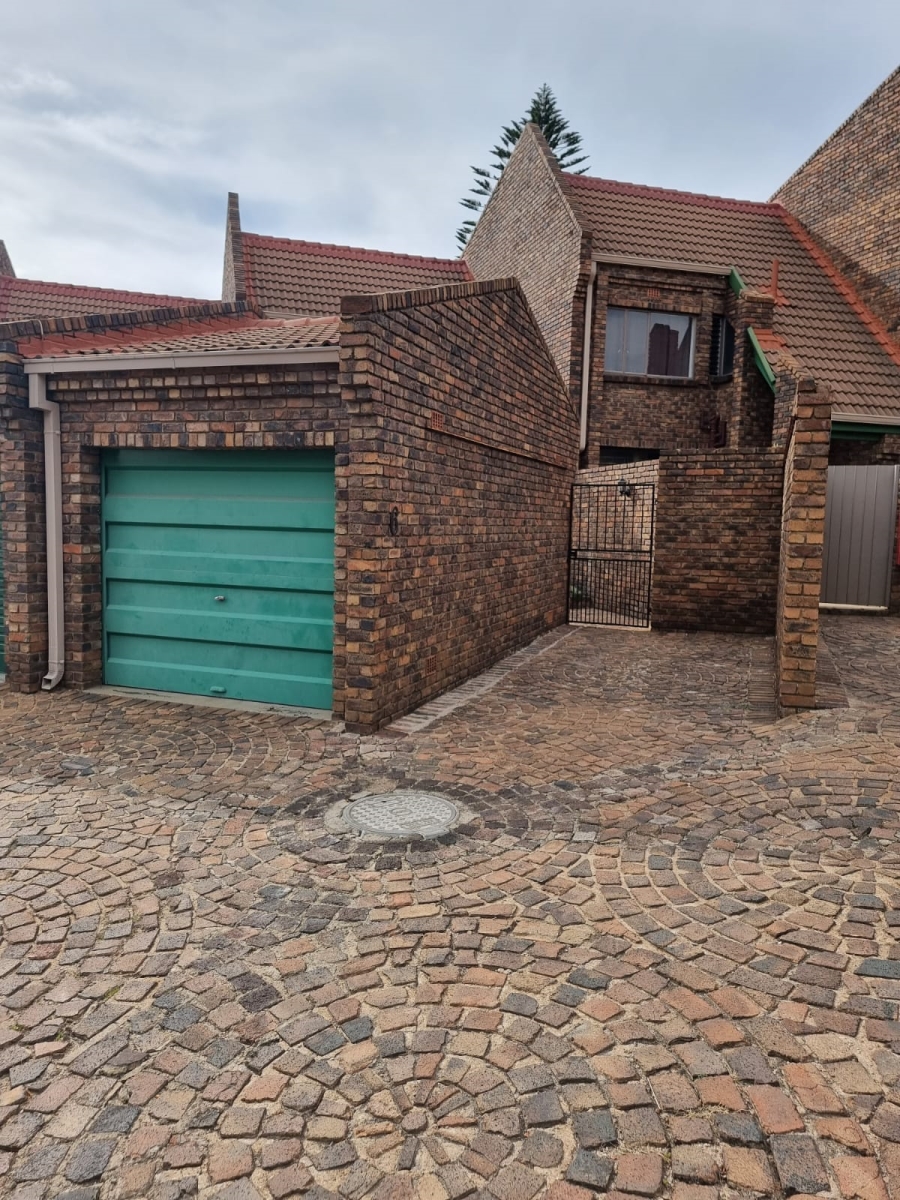 3 Bedroom Property for Sale in Halfway Gardens Gauteng
