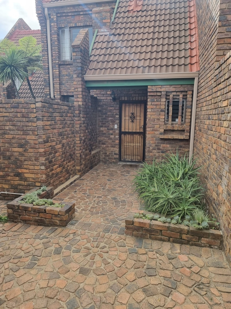 3 Bedroom Property for Sale in Halfway Gardens Gauteng