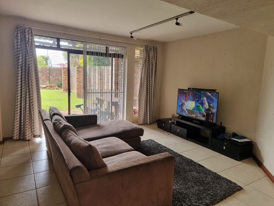 3 Bedroom Property for Sale in Halfway Gardens Gauteng