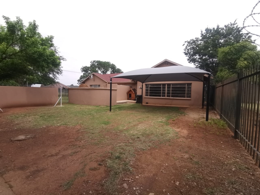 To Let 1 Bedroom Property for Rent in Strubenvale Gauteng