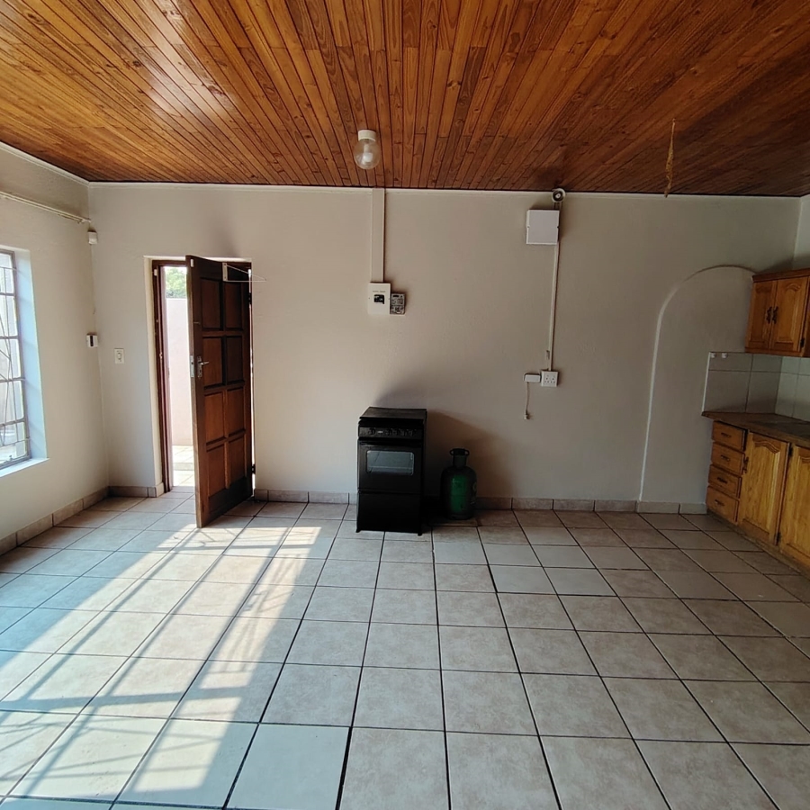 To Let 1 Bedroom Property for Rent in Strubenvale Gauteng