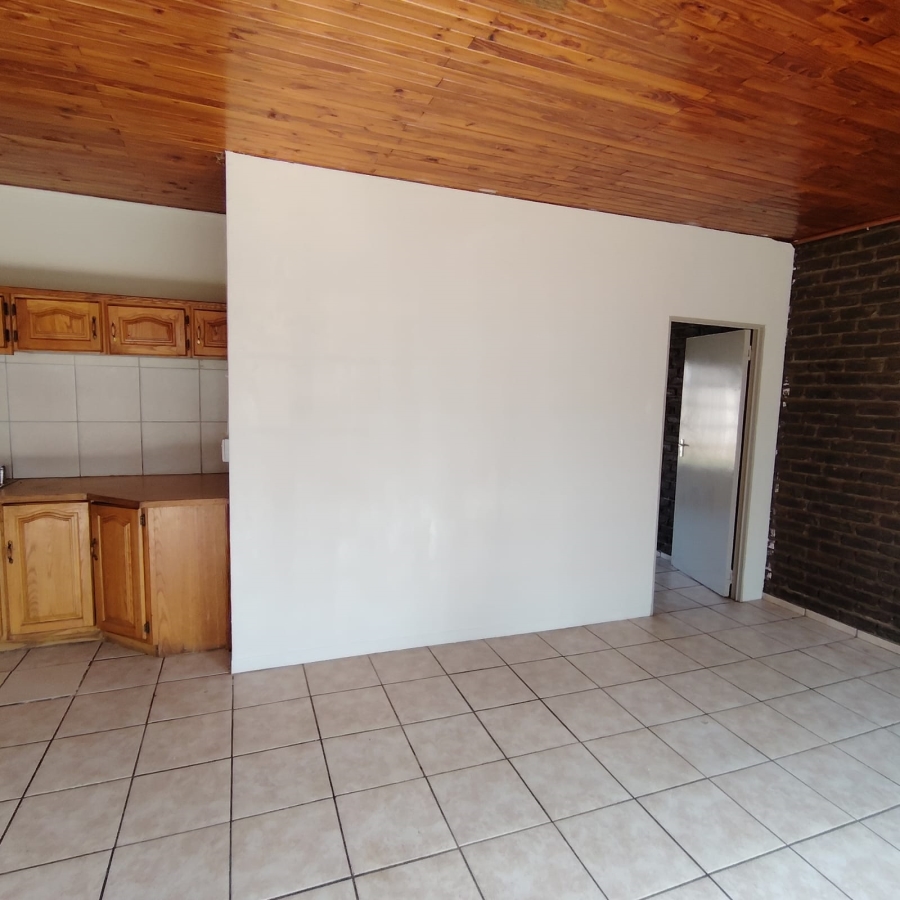 To Let 1 Bedroom Property for Rent in Strubenvale Gauteng