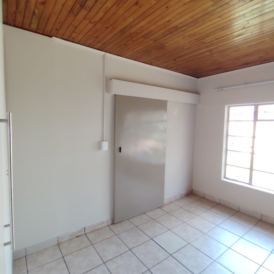 To Let 1 Bedroom Property for Rent in Strubenvale Gauteng