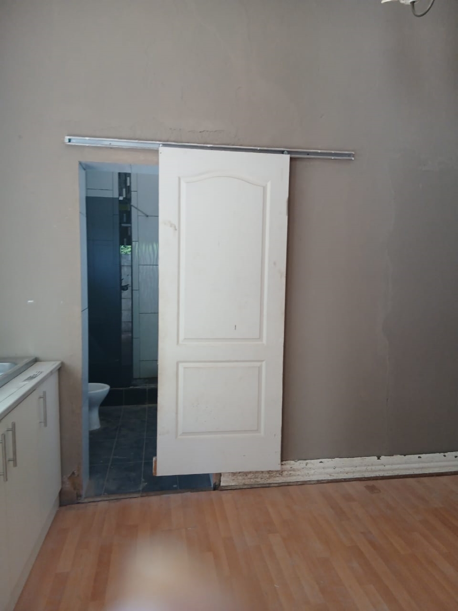 To Let 1 Bedroom Property for Rent in Orange Grove Gauteng