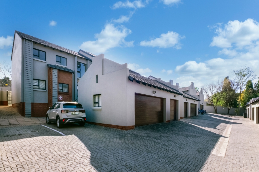 To Let 2 Bedroom Property for Rent in Fourways Gauteng