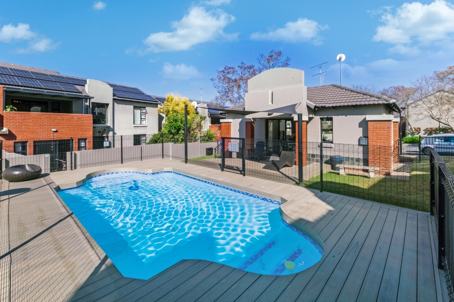 To Let 2 Bedroom Property for Rent in Fourways Gauteng