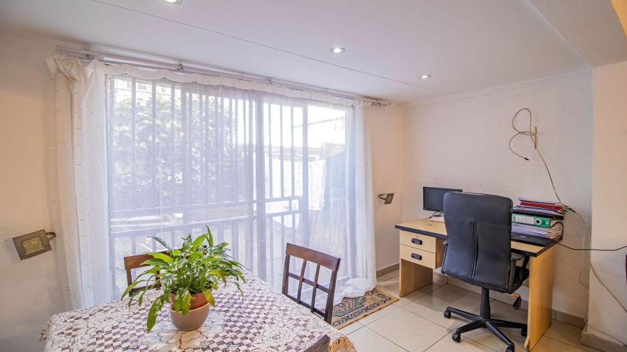 2 Bedroom Property for Sale in Ridgeway Gauteng