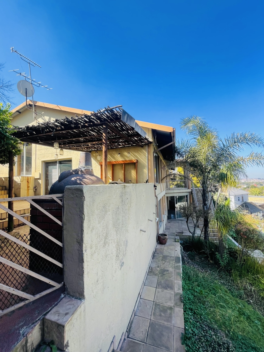 3 Bedroom Property for Sale in Northcliff Gauteng