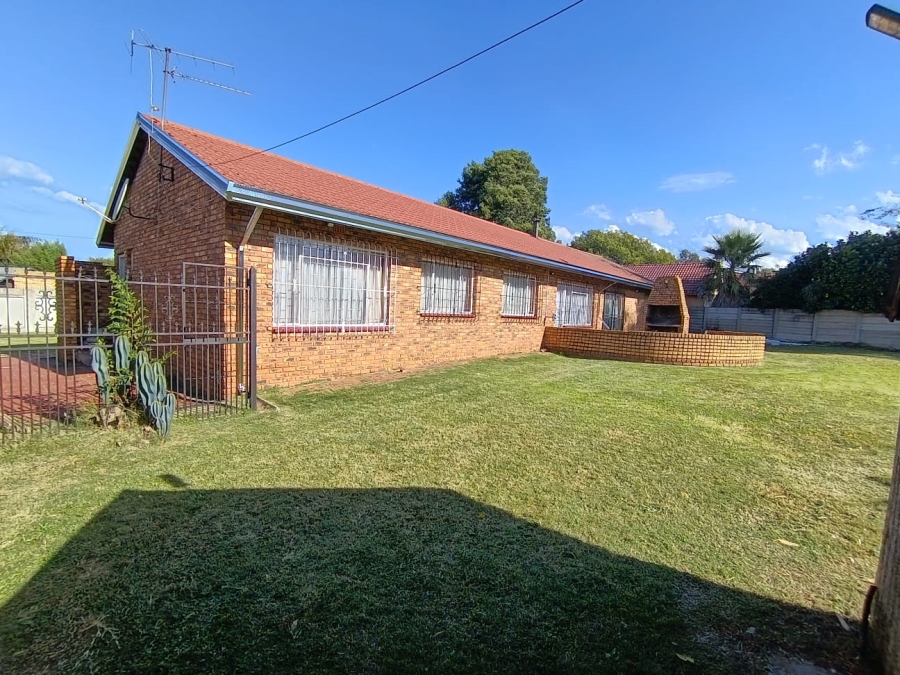 To Let 3 Bedroom Property for Rent in Modder East Gauteng