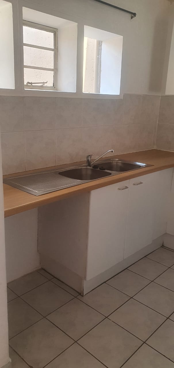 To Let 3 Bedroom Property for Rent in Mondeor Gauteng