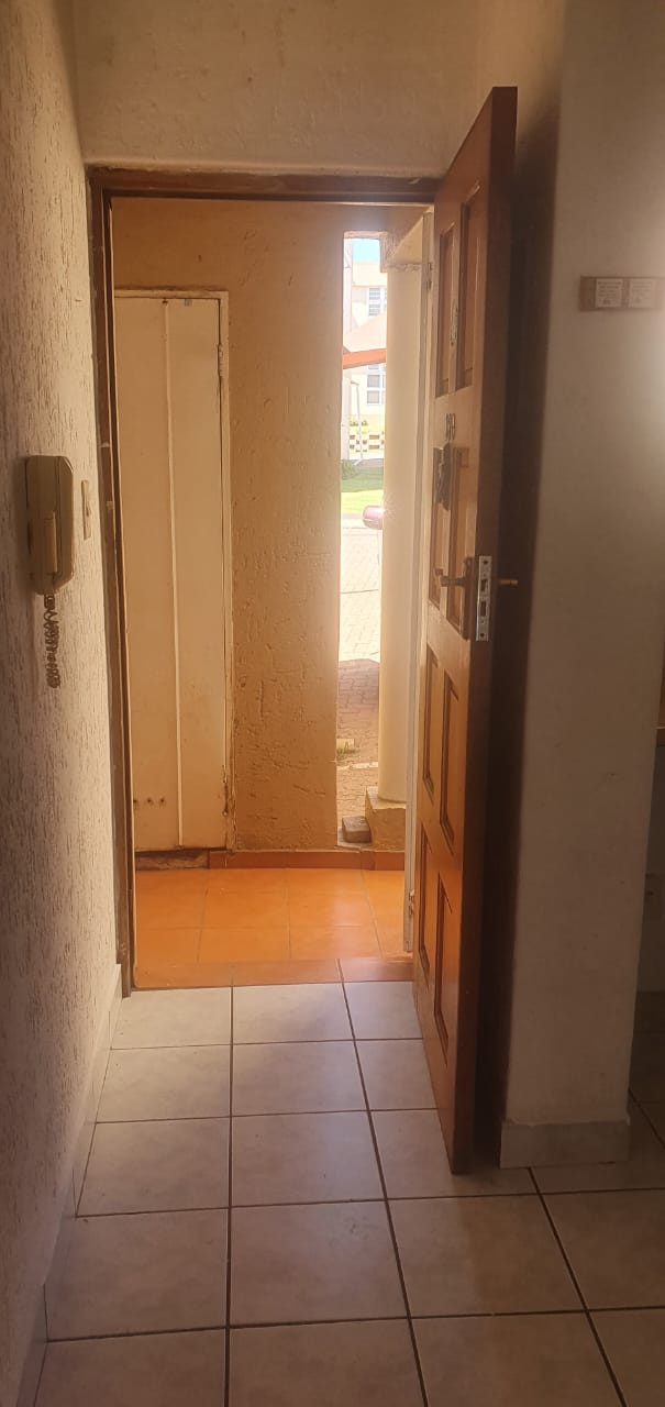 To Let 3 Bedroom Property for Rent in Mondeor Gauteng