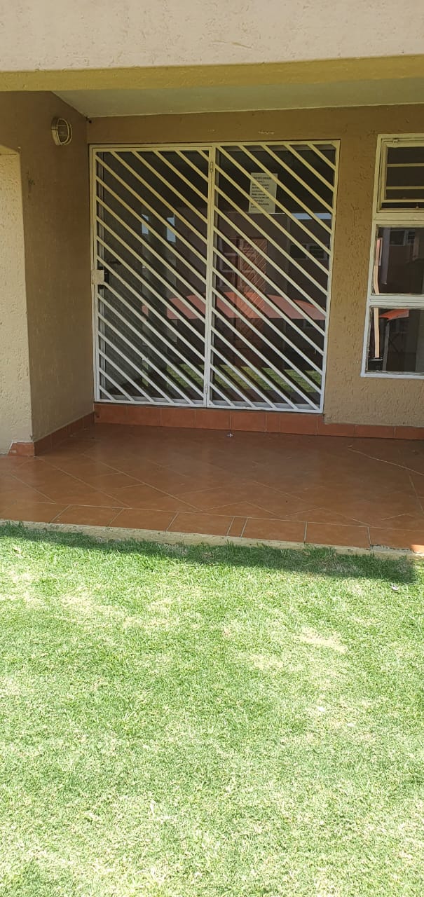 To Let 3 Bedroom Property for Rent in Mondeor Gauteng