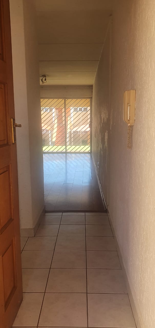 To Let 3 Bedroom Property for Rent in Mondeor Gauteng