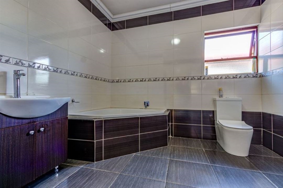 4 Bedroom Property for Sale in Parkrand Gauteng