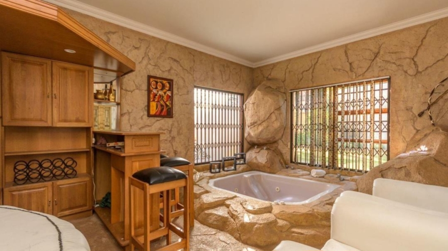 4 Bedroom Property for Sale in Van Riebeeck Park Gauteng