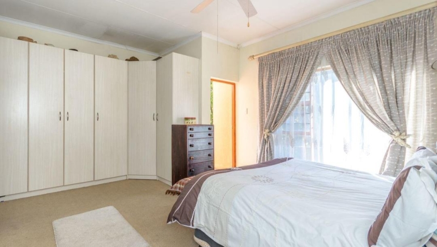 4 Bedroom Property for Sale in Van Riebeeck Park Gauteng