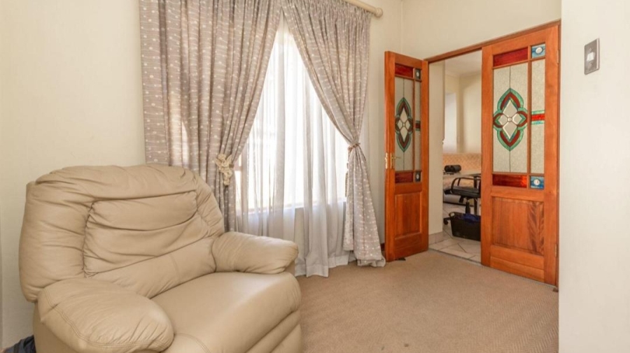 4 Bedroom Property for Sale in Van Riebeeck Park Gauteng