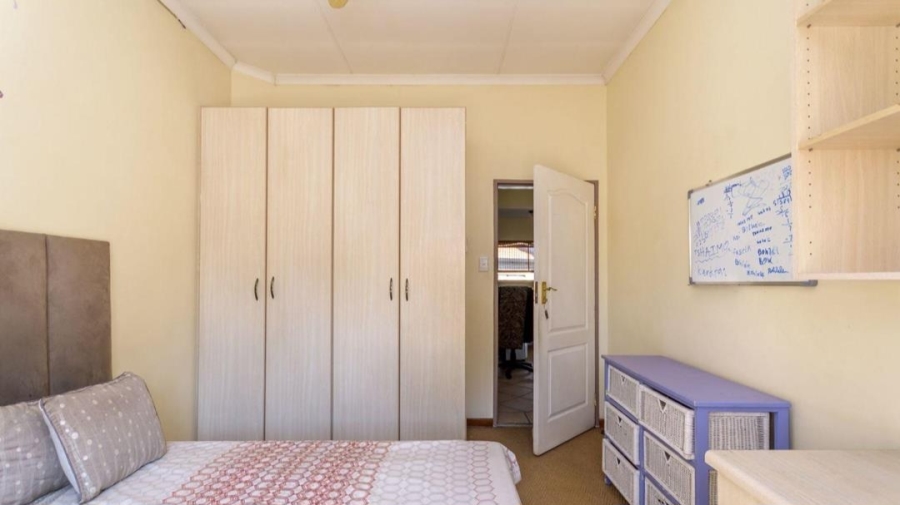 4 Bedroom Property for Sale in Van Riebeeck Park Gauteng