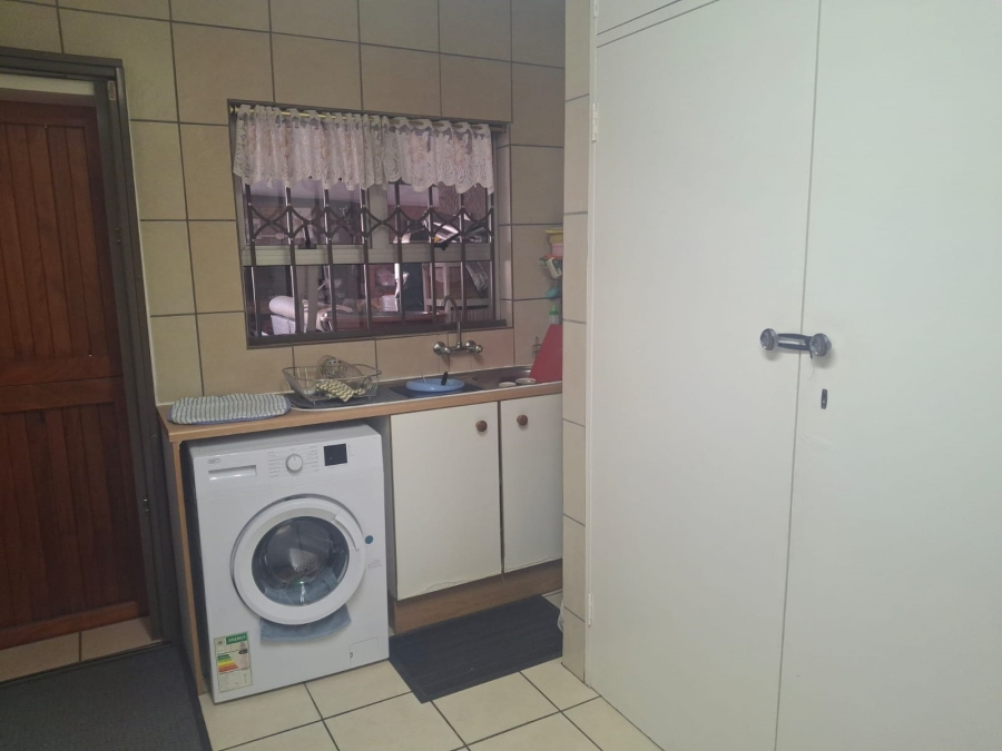 3 Bedroom Property for Sale in Hurlyvale Gauteng