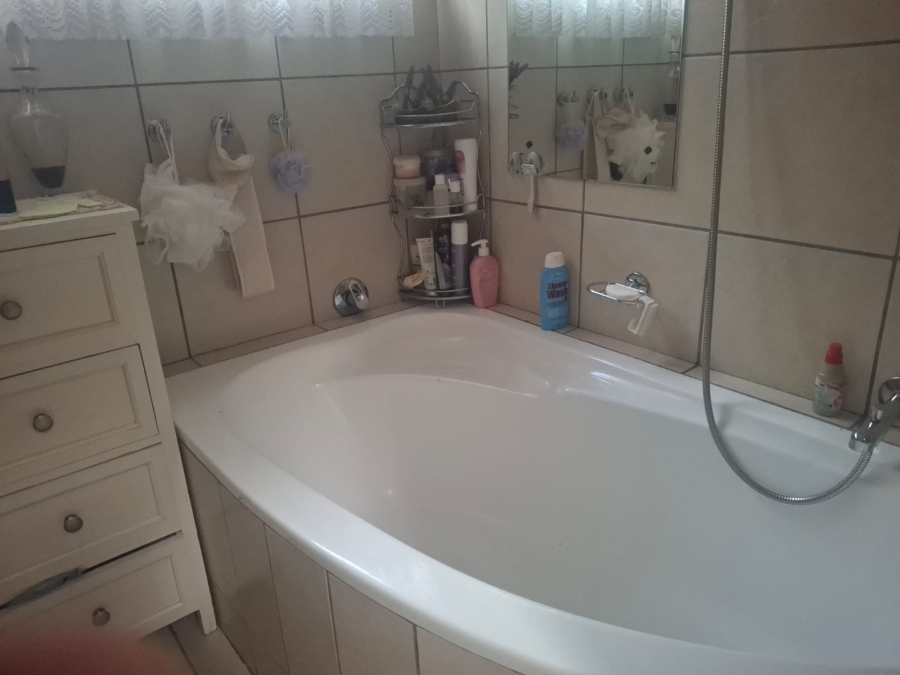 3 Bedroom Property for Sale in Hurlyvale Gauteng