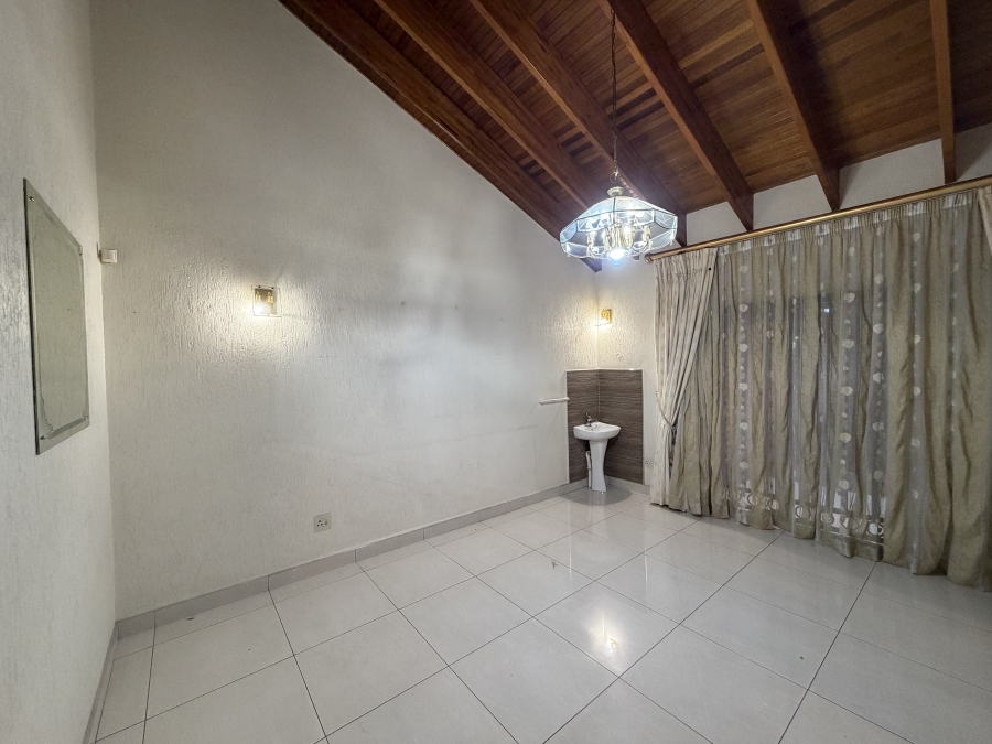 To Let 4 Bedroom Property for Rent in Laudium Gauteng