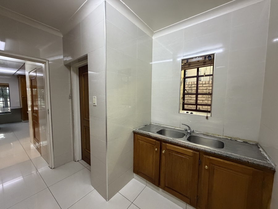 To Let 4 Bedroom Property for Rent in Laudium Gauteng