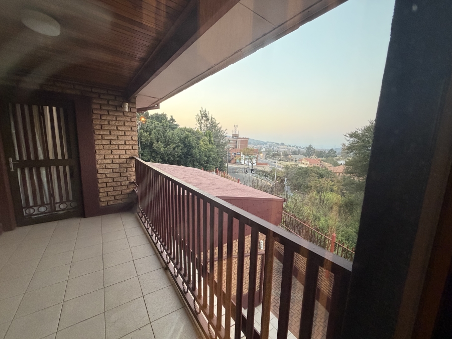 To Let 4 Bedroom Property for Rent in Laudium Gauteng