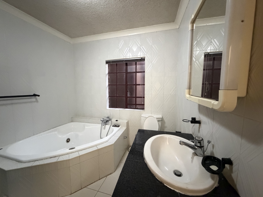 To Let 4 Bedroom Property for Rent in Laudium Gauteng
