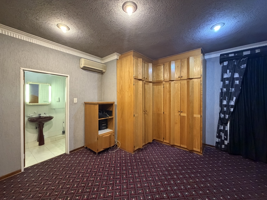To Let 4 Bedroom Property for Rent in Laudium Gauteng