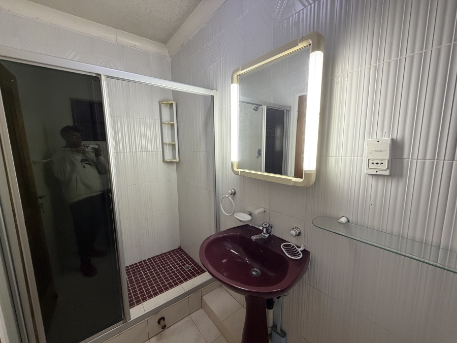 To Let 4 Bedroom Property for Rent in Laudium Gauteng