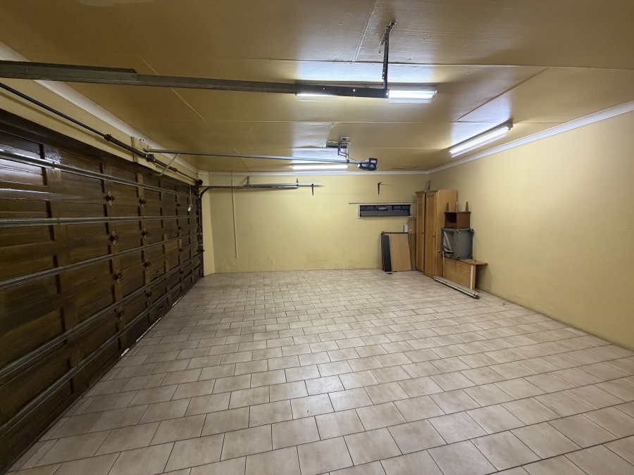 To Let 4 Bedroom Property for Rent in Laudium Gauteng