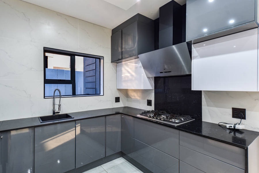 4 Bedroom Property for Sale in Six Fountains Estate Gauteng