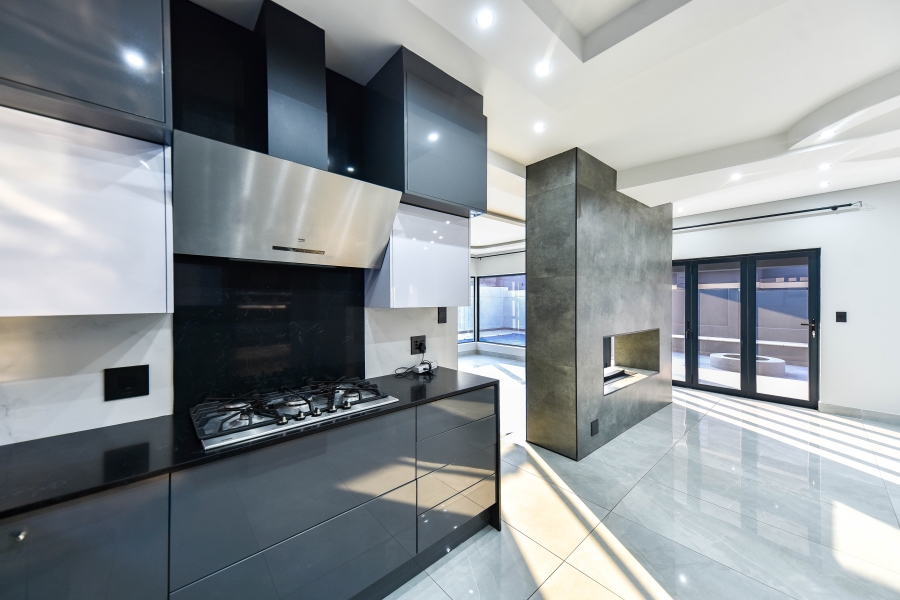 4 Bedroom Property for Sale in Six Fountains Estate Gauteng