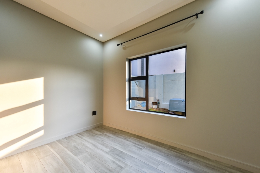 4 Bedroom Property for Sale in Six Fountains Estate Gauteng