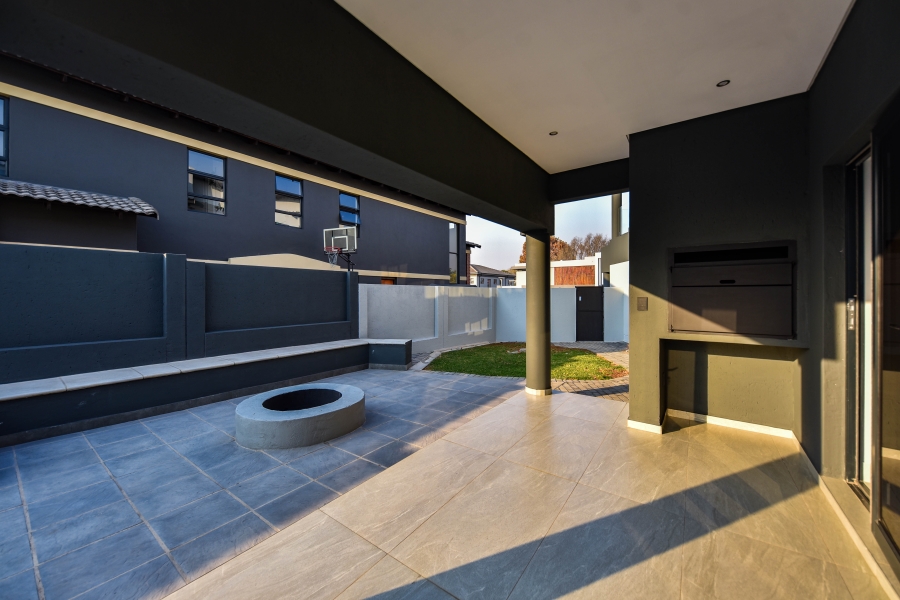 4 Bedroom Property for Sale in Six Fountains Estate Gauteng