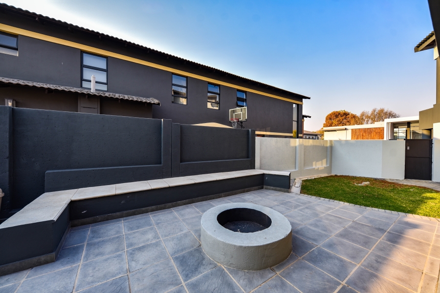 4 Bedroom Property for Sale in Six Fountains Estate Gauteng