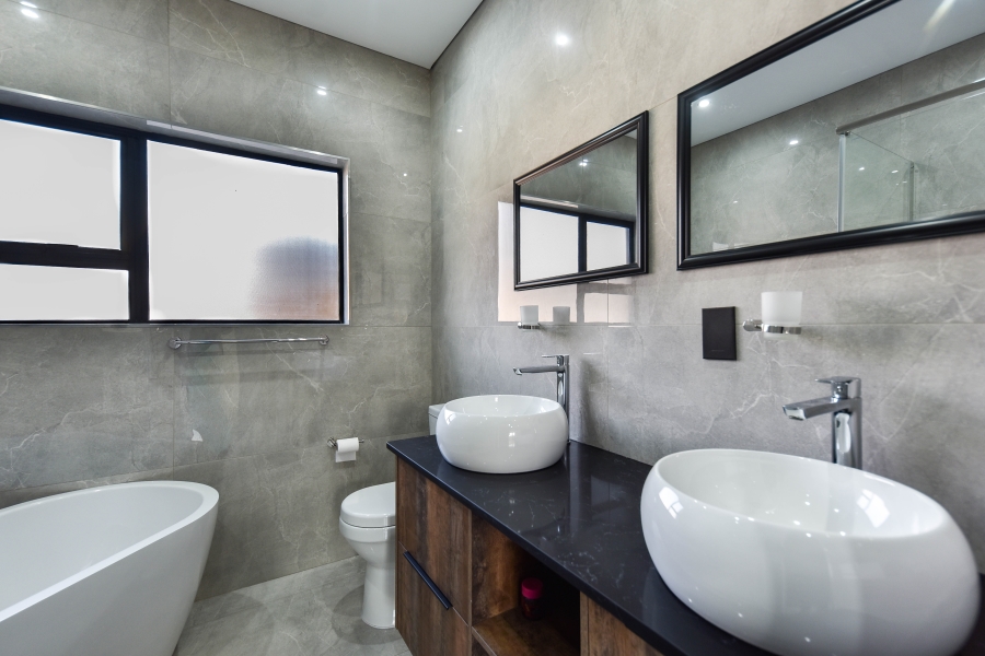 4 Bedroom Property for Sale in Six Fountains Estate Gauteng