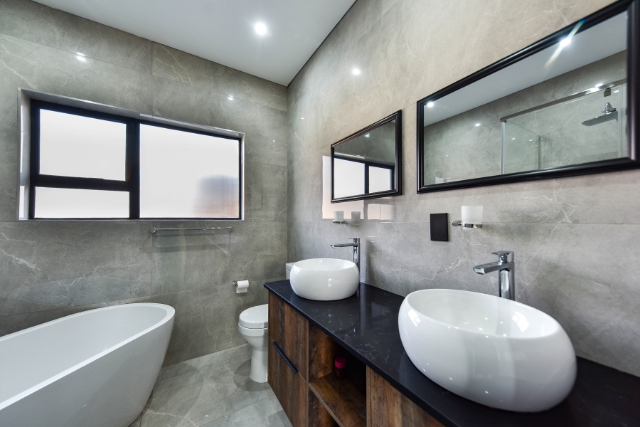 4 Bedroom Property for Sale in Six Fountains Estate Gauteng