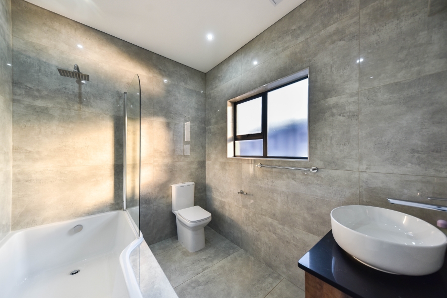 4 Bedroom Property for Sale in Six Fountains Estate Gauteng