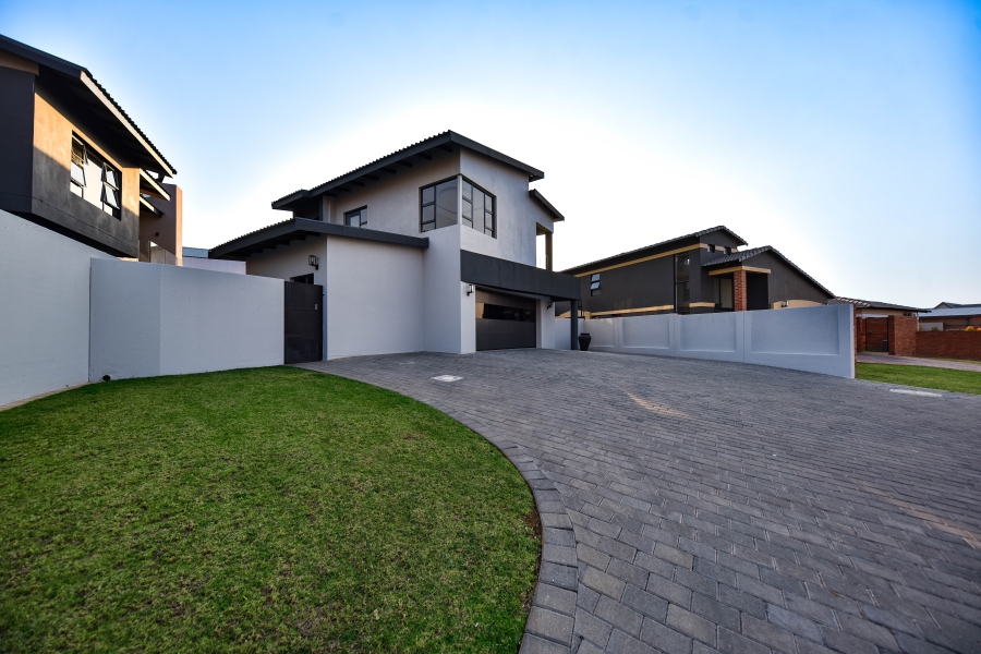 4 Bedroom Property for Sale in Six Fountains Estate Gauteng