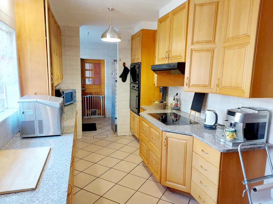 3 Bedroom Property for Sale in Erasmusrand Gauteng