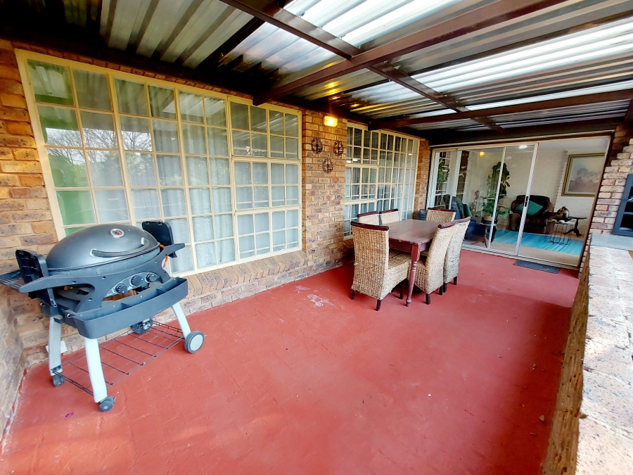 3 Bedroom Property for Sale in Erasmusrand Gauteng