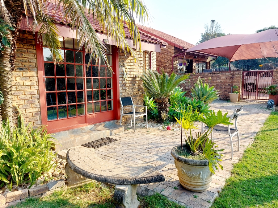 3 Bedroom Property for Sale in Erasmusrand Gauteng